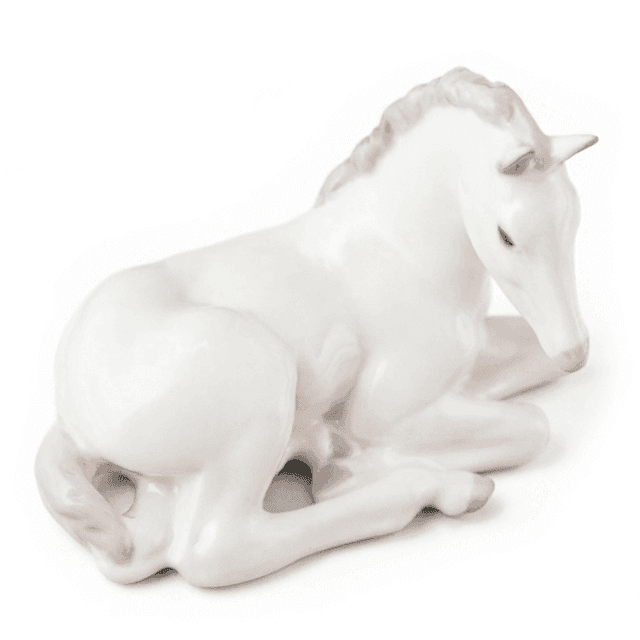 Скульптура ИФЗ Жеребенок лежащий