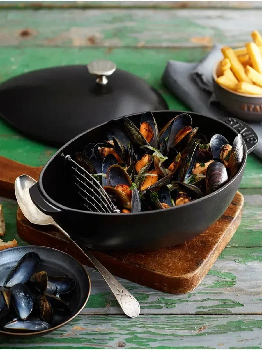 Кастрюля для мидий чугунная Staub, 2 л | Фото 3