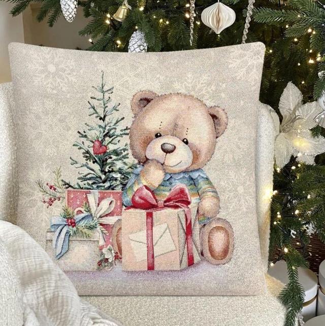 Подушка Мишка у елки подарок