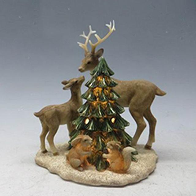 Сувенир Олени и лесные звери у елки