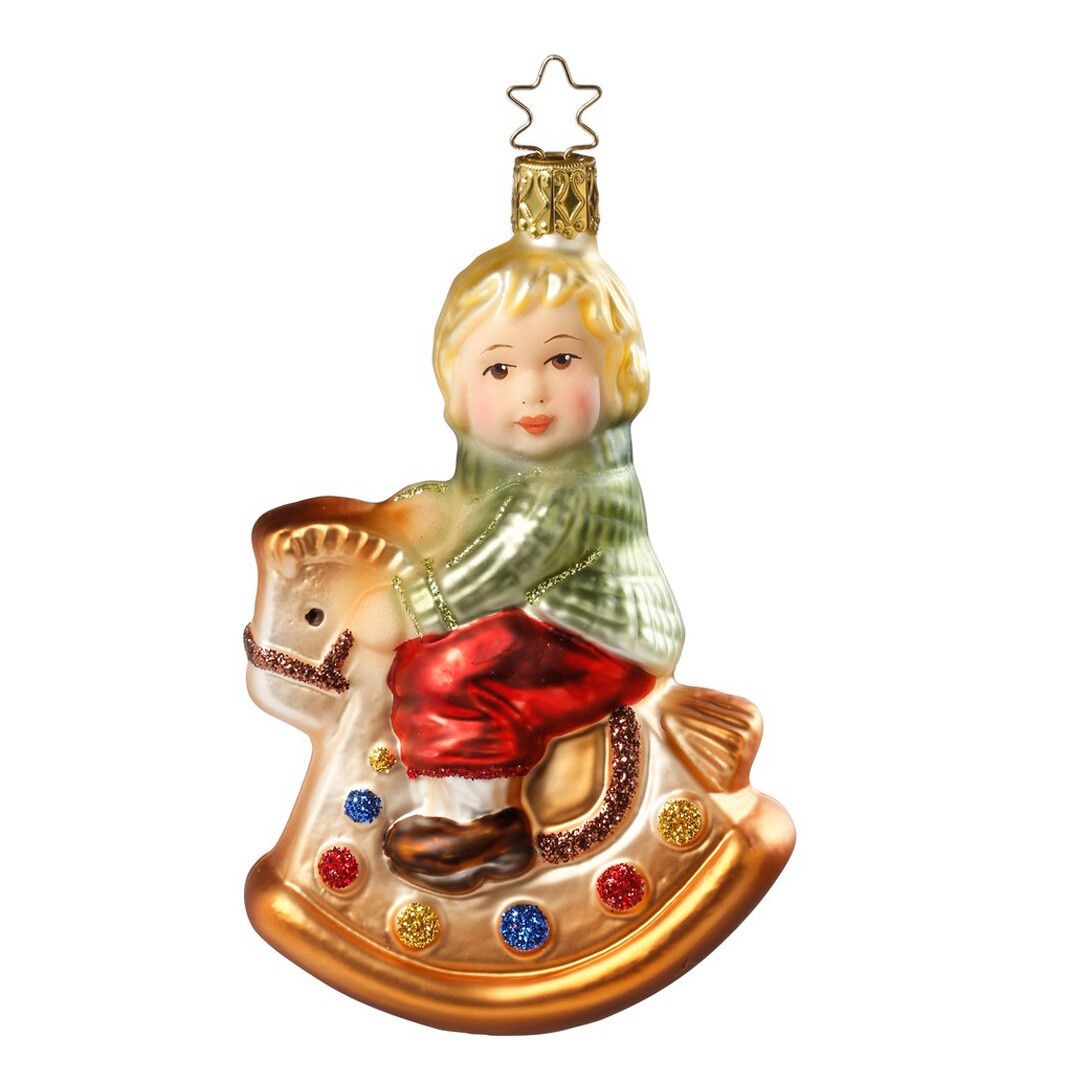 Ёлочная игрушка Мальчик на лошадке, Inge Glas, красный/зелёный/золотой | Фото 1