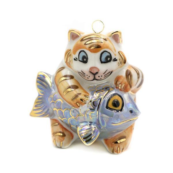 Ёлочная игрушка – символ года Котик с рыбкой, Фарфоровая мануфактура, рыжий